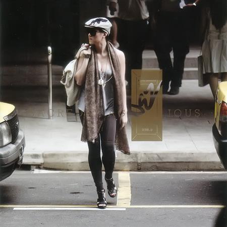 Agnes Monica - Hanya Menunggu Lyrics - Zortam Music