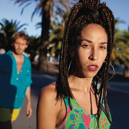 Mueveloreina - Vivas - Zortam Music