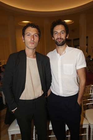 AaRON - Travelling - French Actors Crossing Borders - Zortam Music