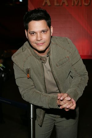 Rey Ruiz - La Vi Llegar Lyrics - Zortam Music