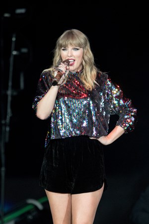 Taylor Swift - Teardrops On My Guitar (POP ve Lyrics - Zortam Music