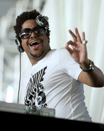 VOL 15 - Talla 2XLC scans Tomcraft - Pump Up The Volume [disc 1] - Zortam Music