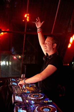 Sander Van Doorn - Techno Club Vol.32 - Zortam Music