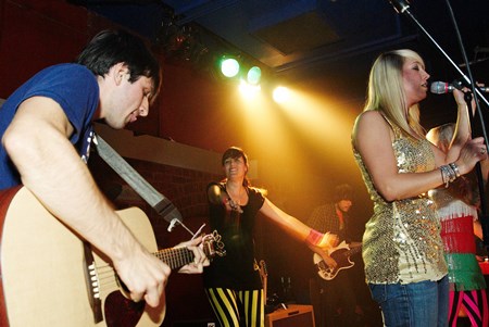 Tilly and the Wall - Whip It - Zortam Music