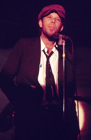 Tom Waits - Im A Jack-Off Of All Trades - Zortam Music