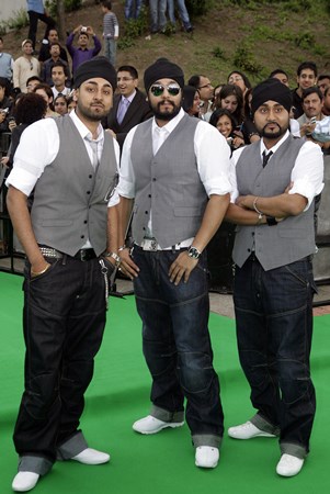 RDB - Namastey London - Zortam Music