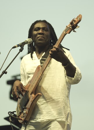 Richard Bona - Jazz Legends: Drum 