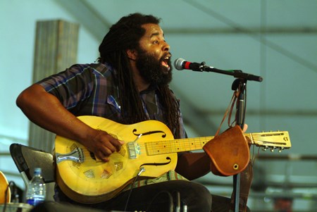 Alvin Youngblood Hart - Paint It Blue Songs Of The Rolling Stones - Zortam Music
